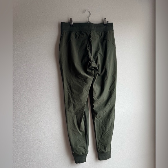 Athleta Headlands Hybrid Trek Mid Rise Jogger Aspen Olive Womens Pants 8 Tall - Picture 3 of 5
